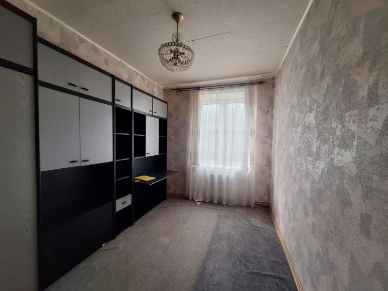 Фото Продаётся 4-комнатная квартира в городе Стаханов (центр города), ул. Ленинградская, д. 9.