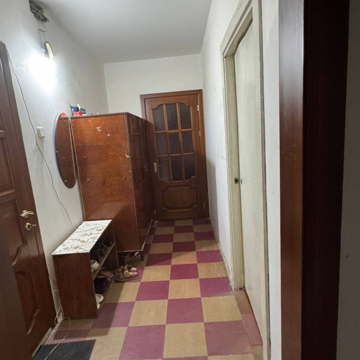 Фото Продам 2 х комнатную квартиру (Мед. городок)квартал 50 лет обороны Луганска 6/9 этаж напротив мед. универа