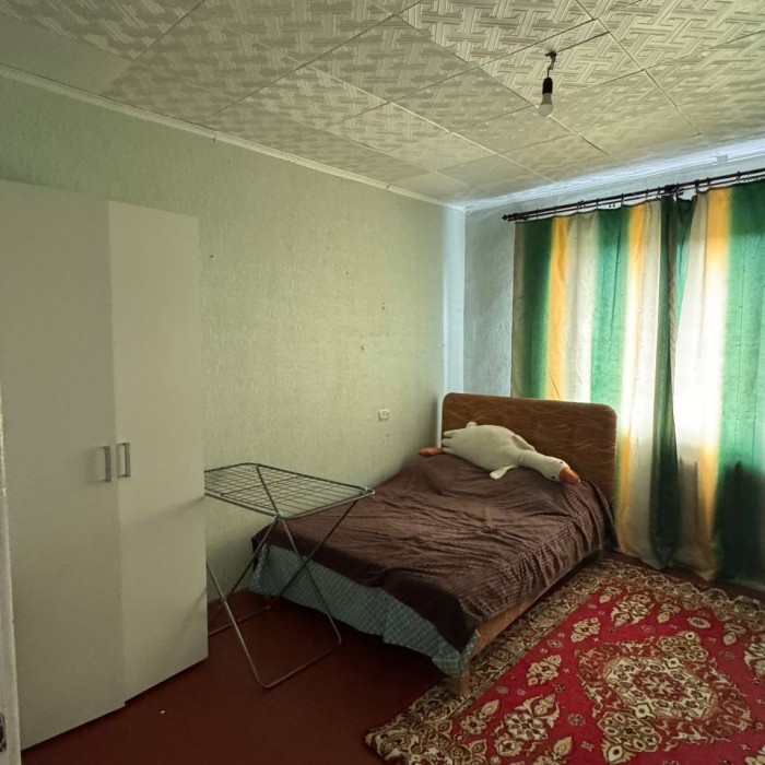 Фото Продам 2 х комнатную квартиру (Мед. городок)квартал 50 лет обороны Луганска 6/9 этаж напротив мед. универа
