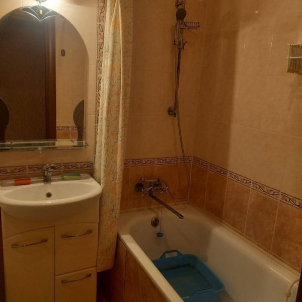 Фото Продаётся 3- х комнатная квартира на кв. 30 лет Победы 3/5 эт.