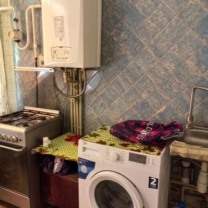 Продам 3 х комнатную квартиру п. Фабричный от центра Луганска 10-15 минут.