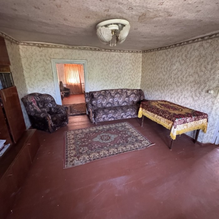 Фото Продам дом в центре Станицы Луганской, под ремонт, общей площадью 84 м2