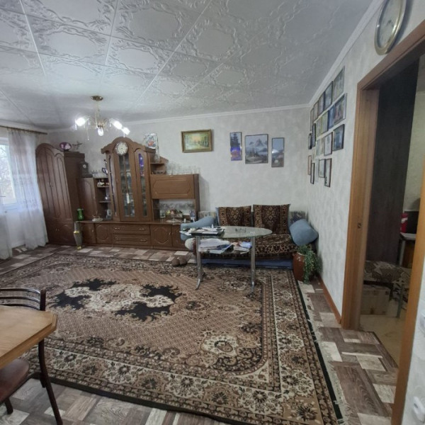 Продам 2х комнатную квартиру на кв. Комарова (рядом с кинотеатром Мир)