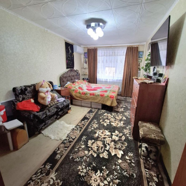 Фото Продам 2х комнатную квартиру на кв. Комарова (рядом с кинотеатром Мир)