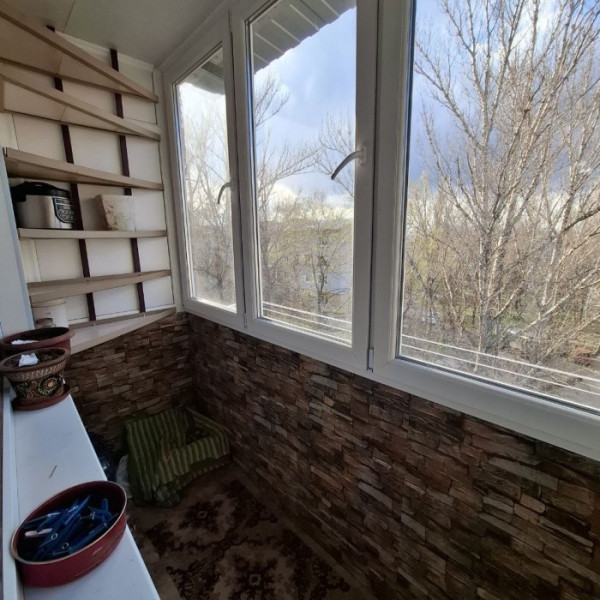 Фото Продам 2х комнатную квартиру на кв. Комарова (рядом с кинотеатром Мир)