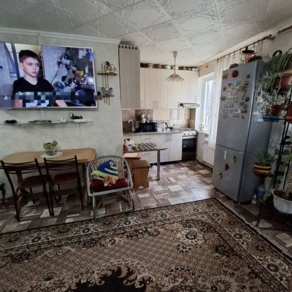 Фото Продам 2х комнатную квартиру на кв. Комарова (рядом с кинотеатром Мир)