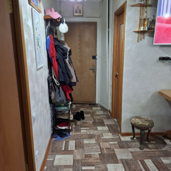 Фото Продам 2х комнатную квартиру на кв. Комарова (рядом с кинотеатром Мир)