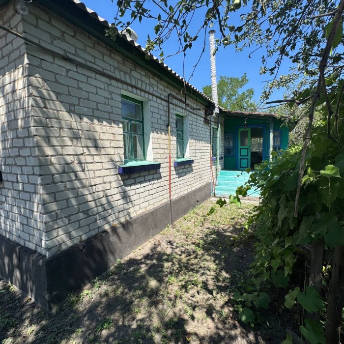 Фото Продается дом с флигелем в с. Валуйское Станично-Луганский р-н