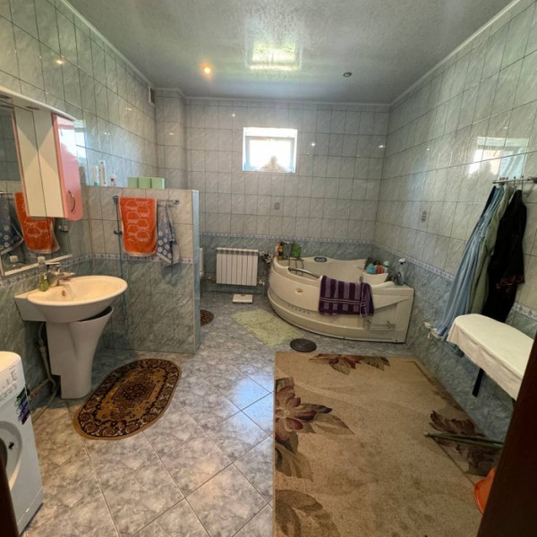 Фото Продам большой уютный 2-х эт. дом в живописном месте п. Хрящеватом по ул. Лесная