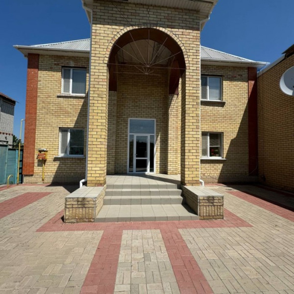 Продам большой уютный 2-х эт. дом в живописном месте п. Хрящеватом по ул. Лесная