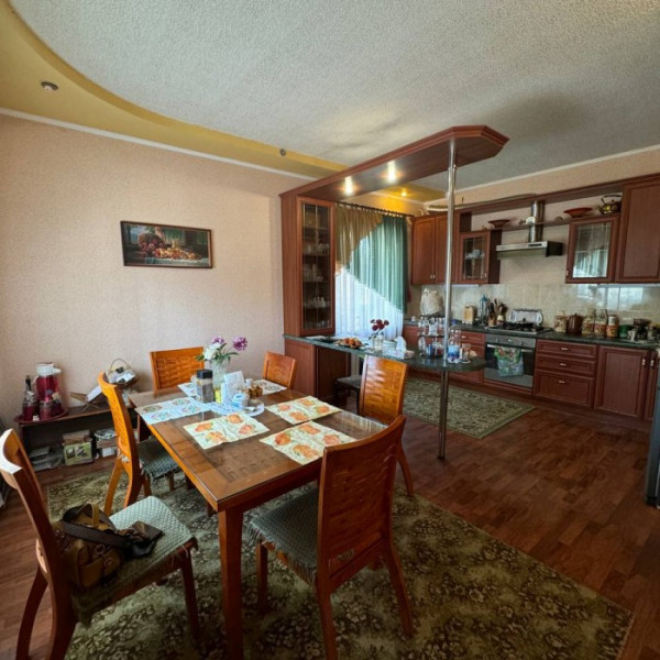 Фото Продам большой уютный 2-х эт. дом в живописном месте п. Хрящеватом по ул. Лесная