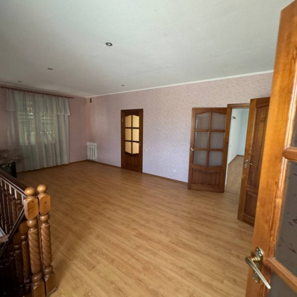 Фото Продам большой уютный 2-х эт. дом в живописном месте п. Хрящеватом по ул. Лесная