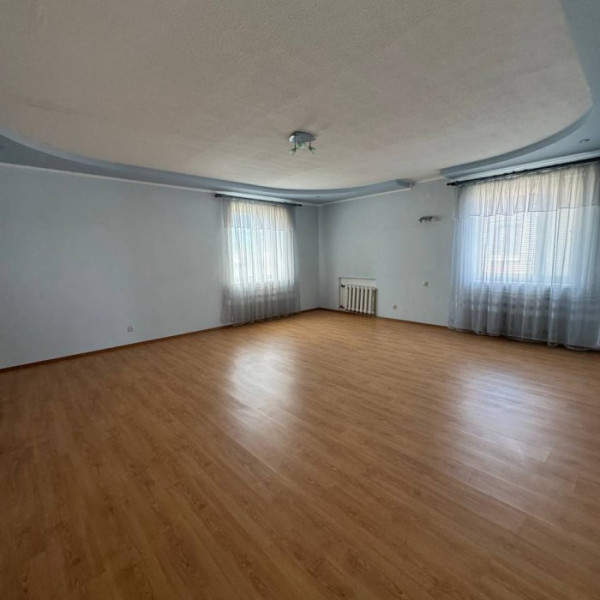 Фото Продам большой уютный 2-х эт. дом в живописном месте п. Хрящеватом по ул. Лесная