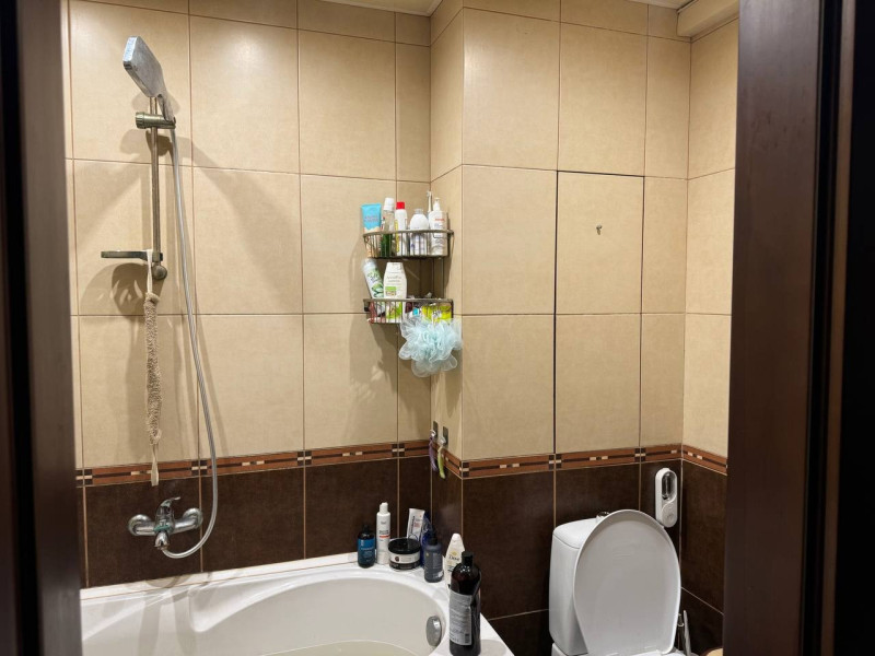 № 808 ПРОДАЕТСЯ 2-Х КОМНАТНАЯ КВАРТИРА В ПЕРЕВАЛЬСКЕ ПО УЛ.ЛЕНИНА, ЦЕНТР ГОРОДА