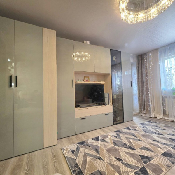 Фото Продам 3-к квартиру на кв. Пролетариата Донбасса, г. Луганск.