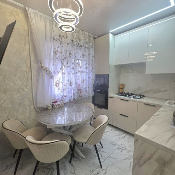 Фото Продам 3-к квартиру на кв. Пролетариата Донбасса, г. Луганск.