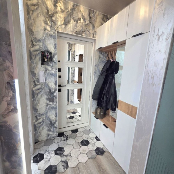 Фото Продам 3-к квартиру на кв. Пролетариата Донбасса, г. Луганск.