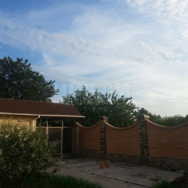 Фото Продам дом 776 м2 в городе Луганск район бара ""Чёрный кот""