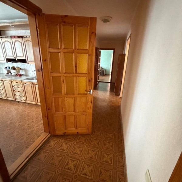 Фото Продам в ЦЕНТРЕ 3-х комнатную квартиру ул. Матросова район пед. института.