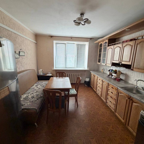 Фото Продам в ЦЕНТРЕ 3-х комнатную квартиру ул. Матросова район пед. института.