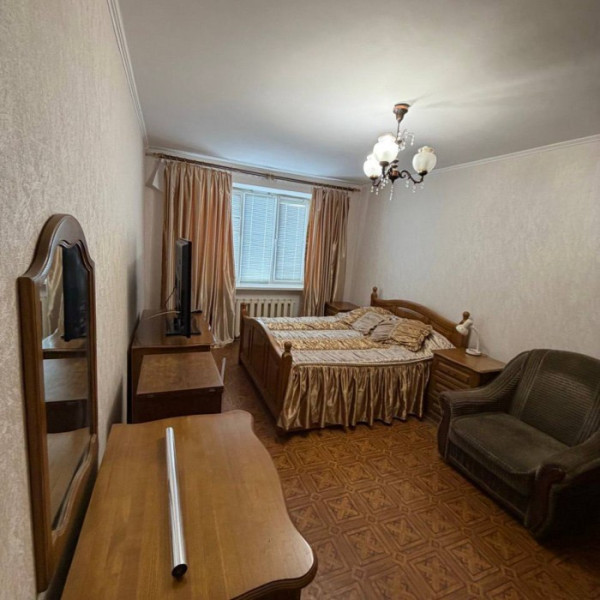 Продам в ЦЕНТРЕ 3-х комнатную квартиру ул. Матросова район пед. института.