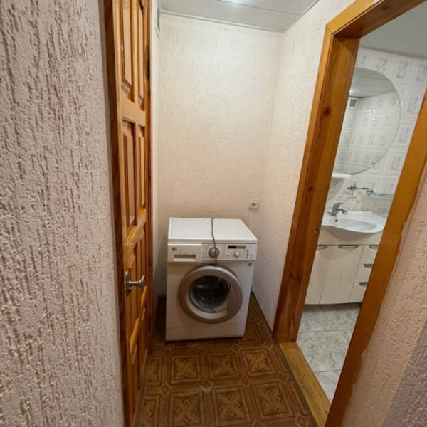 Фото Продам в ЦЕНТРЕ 3-х комнатную квартиру ул. Матросова район пед. института.