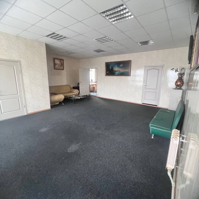 Фото Сдам в долго срочную аренду офисное помещение на 2м этаже с хорошим ремонтом и техникой по ул Красноармейская ( рядом завод Ленина)