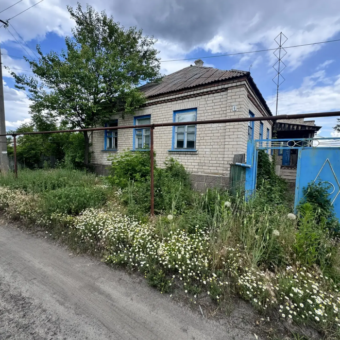 Продам дом в с. Валуйское, Станично-Луганский р-н, площадь 96 м2.