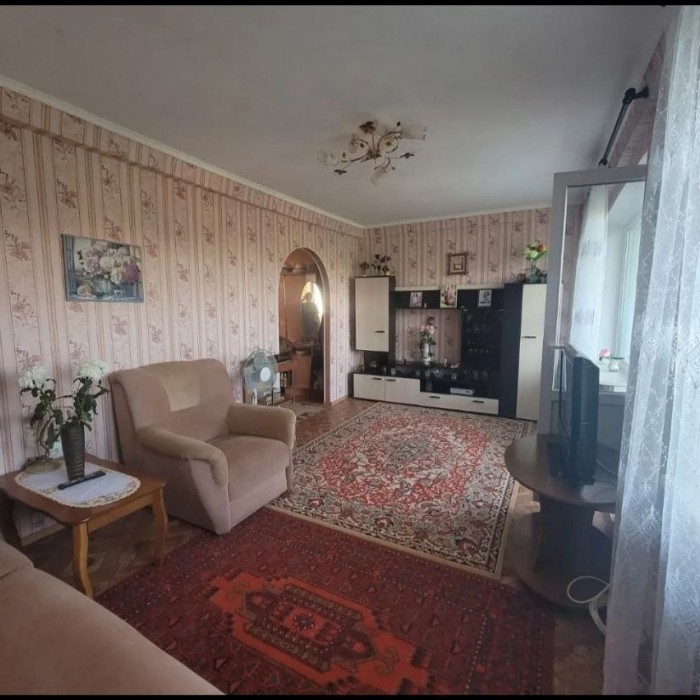 Продам 2- к. квартиру 53 кв. м. (улучшенная планировка), г. Луганск, ул. Острая Могила (р- н ВВАУШ).