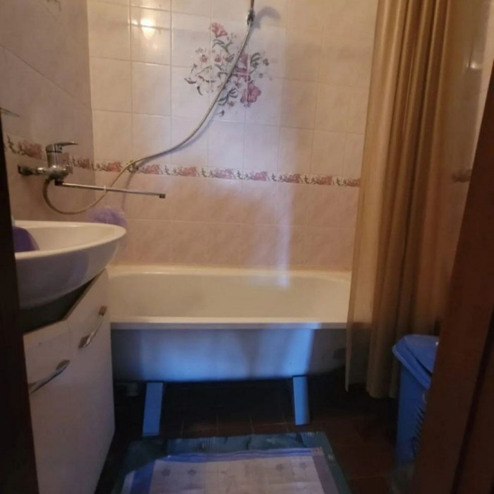Фото Продам 2- к. квартиру 53 кв. м. (улучшенная планировка), г. Луганск, ул. Острая Могила (р- н ВВАУШ).