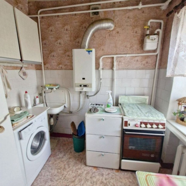 Фото Продам 2-х комнатную квартиру на кв. ГБК ( район 1 школа, СтройЛенд, Корона)