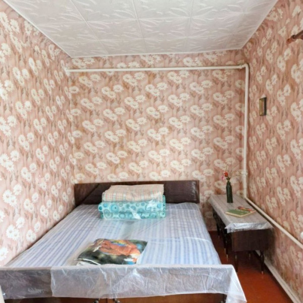 Фото Продам 2-х комнатную квартиру на кв. ГБК ( район 1 школа, СтройЛенд, Корона)