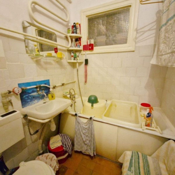 Фото Продам 2-х комнатную квартиру на кв. ГБК ( район 1 школа, СтройЛенд, Корона)