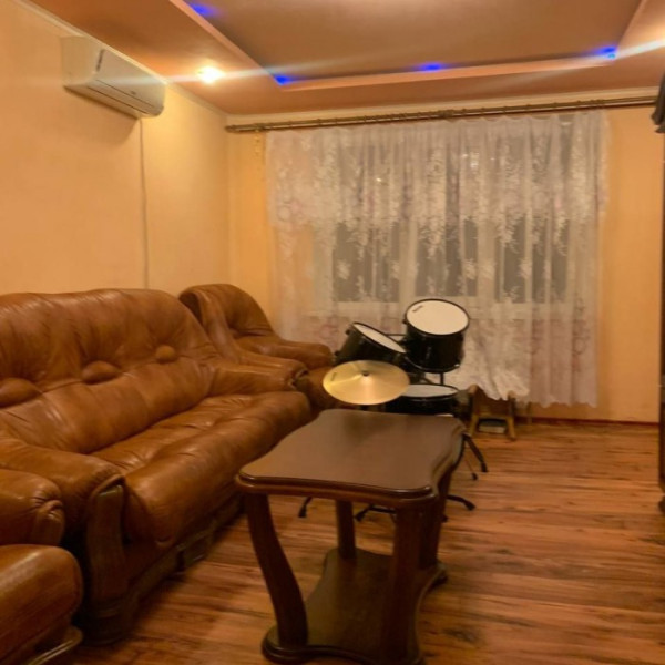 Продам 3-х комнатную квартиру на кв. Волкова