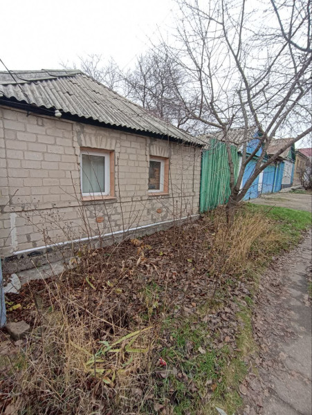 Дом, ул. Парашютная,(р-н 11 поликлиники)!