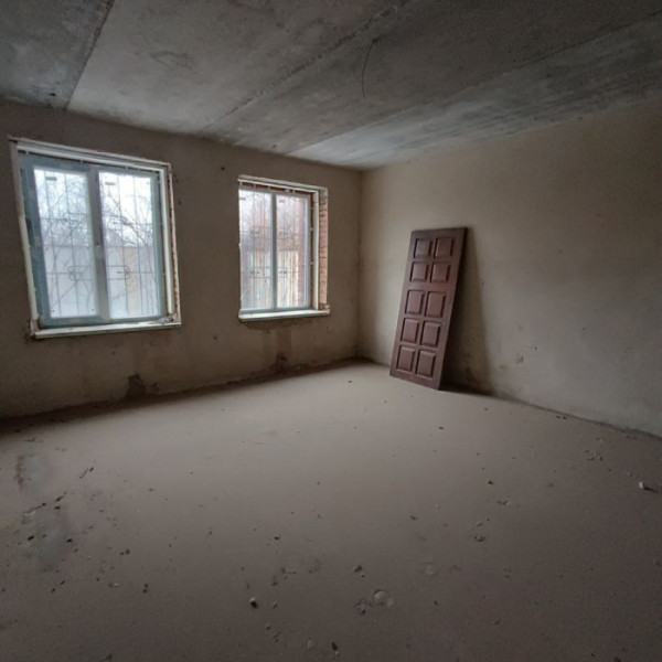 Фото Продаётся большой двухэтажный дом г.Луганск, ул.Лозовая