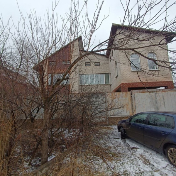 Фото Продаётся большой двухэтажный дом г.Луганск, ул.Лозовая