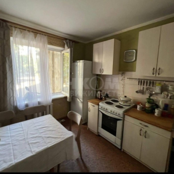 Продам 4-х комн квартиру в Центре г Луганск ул Фрунзе