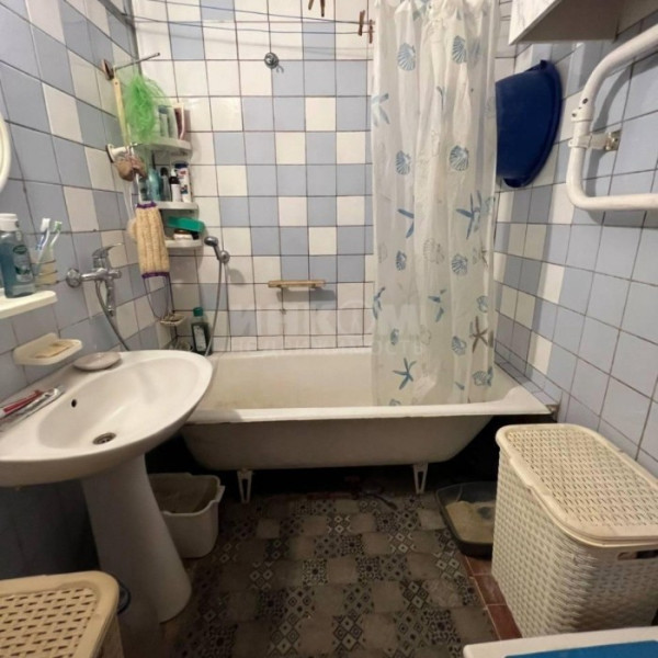 Фото Продам 4-х комн квартиру в Центре г Луганск ул Фрунзе