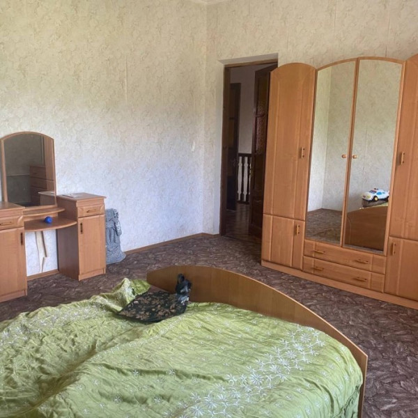 Фото Продам дом 2-х этажный 300 м2 ул. Комиссара Санюка