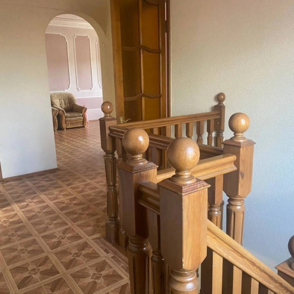 Фото Продам дом 2-х этажный 300 м2 ул. Комиссара Санюка