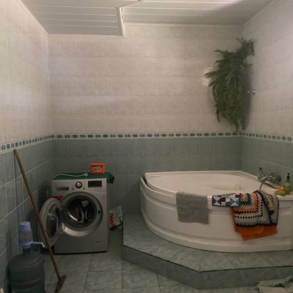 Фото Продам дом 2-х этажный 300 м2 ул. Комиссара Санюка