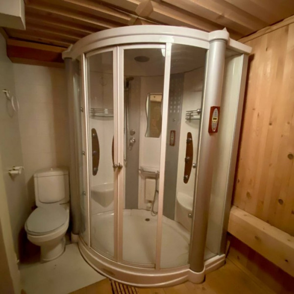 Фото Продам 3-х этажный дом. В центре города (в районе аквапарка Пингвин)