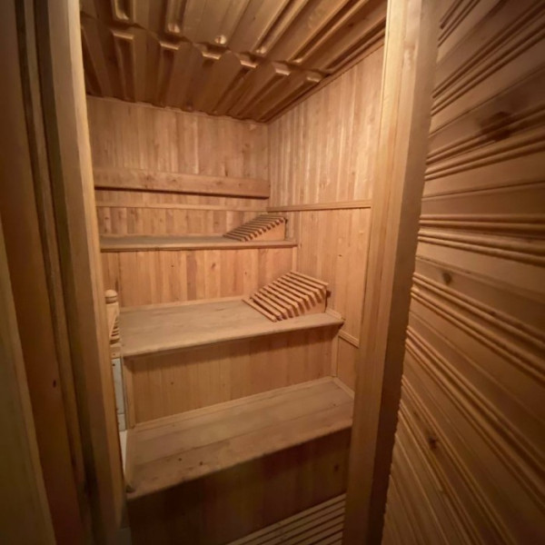 Фото Продам 3-х этажный дом. В центре города (в районе аквапарка Пингвин)