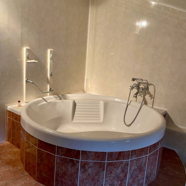 Фото Продам 3-х этажный дом. В центре города (в районе аквапарка Пингвин)