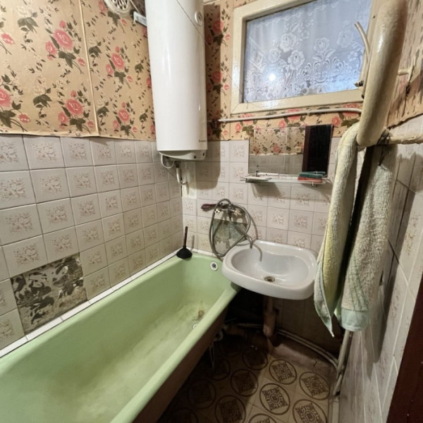 Фото Продам 4- к. квартиру, с автономным отоплением, г. Луганск кв. Солнечный (р- н кафе Терасса).