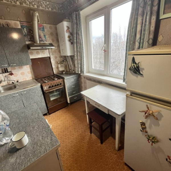 Продам 4- к. квартиру, с автономным отоплением, г. Луганск кв. Солнечный (р- н кафе Терасса).