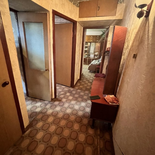 Фото Продам 4- к. квартиру, с автономным отоплением, г. Луганск кв. Солнечный (р- н кафе Терасса).