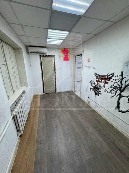 Сдам 2-комнатную квартиру под коммерческую деятельность (г. Стаханов, Центральный рынок)