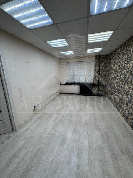 Фото Сдам 2-комнатную квартиру под коммерческую деятельность (г. Стаханов, Центральный рынок)